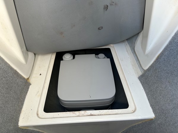 PORTABLE HEAD PORTSIDE HULL