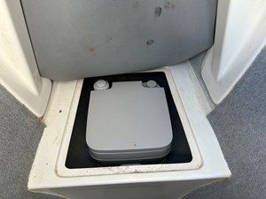 PORTABLE HEAD PORTSIDE HULL