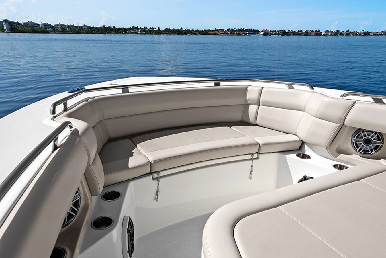 Fwd bow seat