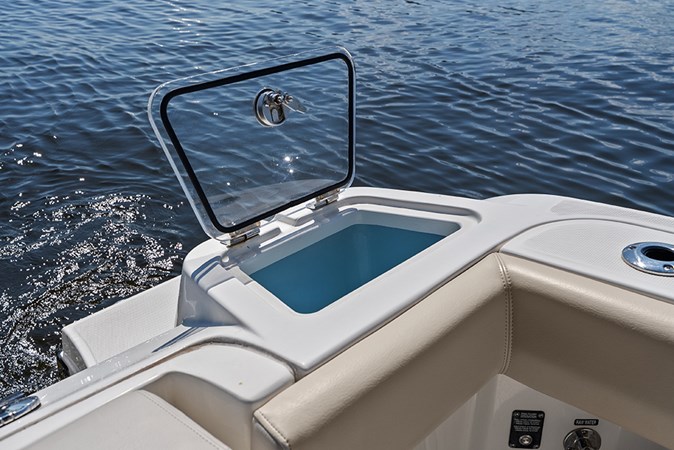 Pressurized livewell in aft port corner 