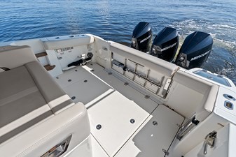 UNPLUGGED 14 Stern bench seat folded