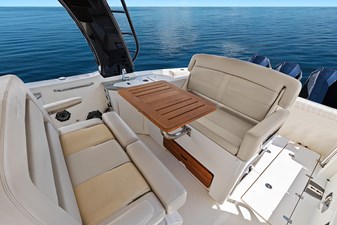 UNPLUGGED 23 Helm deck