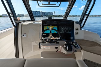 UNPLUGGED 27 Helm station