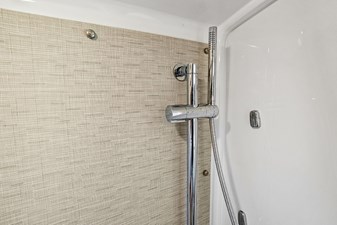 UNPLUGGED 40 Shower
