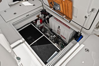 UNPLUGGED 44 Engine compartment