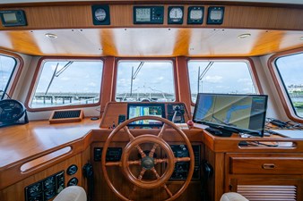 GRACE FULL LIVING 11 Pilothouse Helm