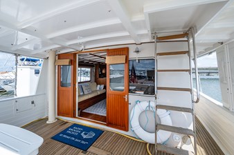 GRACE FULL LIVING 23 Covered Aft Deck