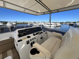 ADAIR 27 Flybridge Helm
