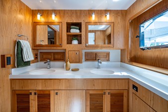 MER-SEA 16 Master Head Looking Aft