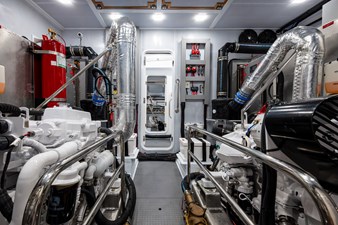 MER-SEA 24 Engine Room Looking Aft To Lazarette