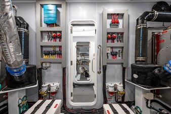 MER-SEA 26 Looking Aft Through Utility Room To Lazarette