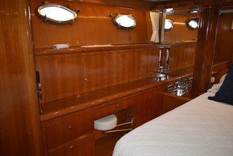 64 Ocean Alexander  28 