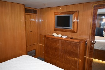 64 Ocean Alexander  29 