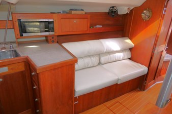 THUMPER 12 Salon Port Settee