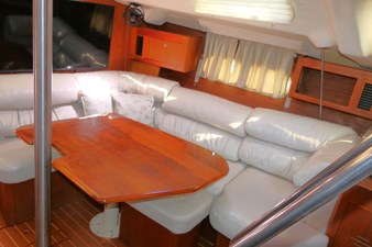 THUMPER 15 Salon Dinette