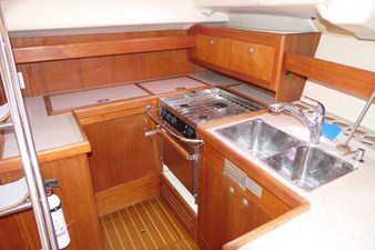 THUMPER 18 Galley