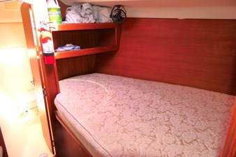 THUMPER 24 Guest Berth Fwd