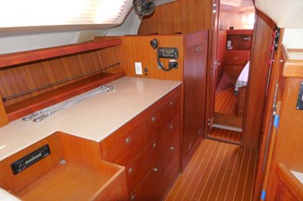 THUMPER 29 Master cabin Entrance