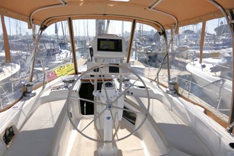 THUMPER 52 Cockpit Fwd