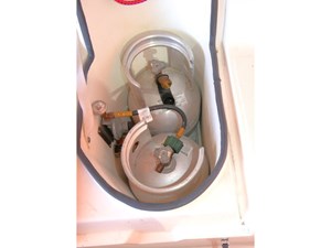 THUMPER 82 Galley Propane Tanks
