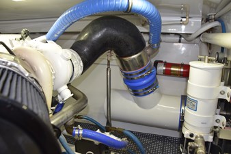 Starboard side exhaust riser