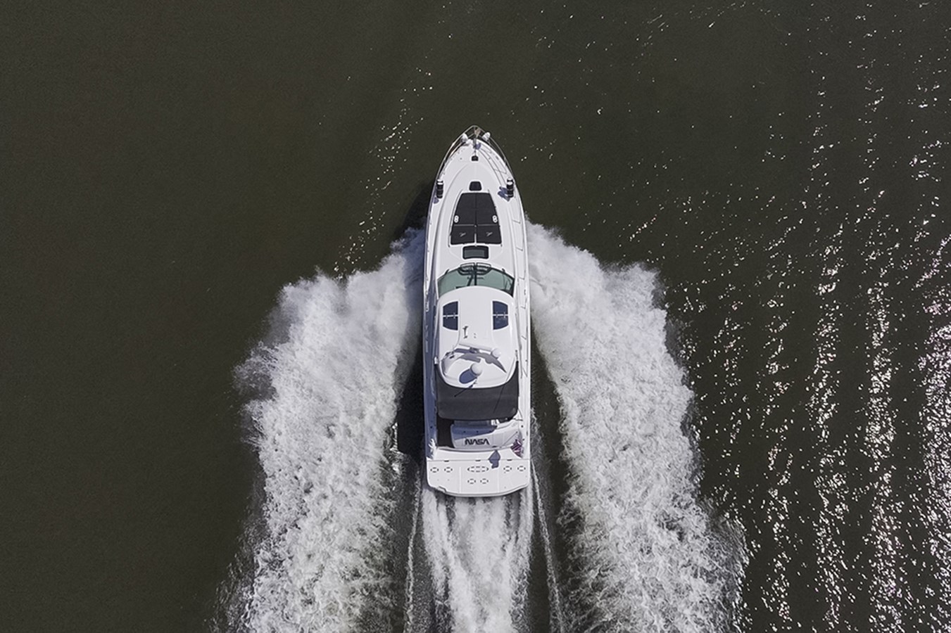 2007 Sea Ray 48 Sundancer underway