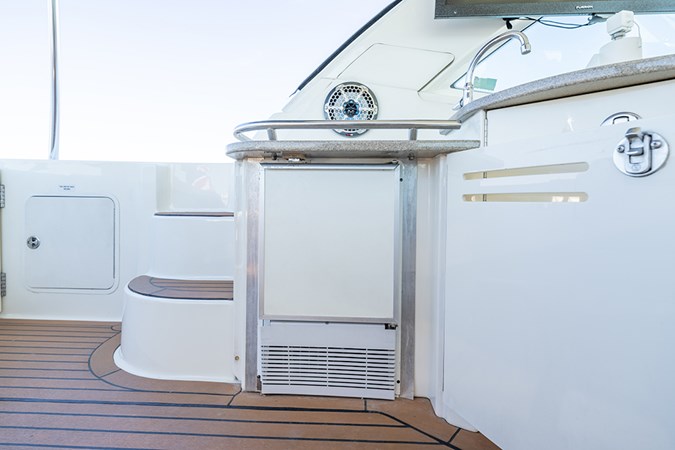 Cockpit ice maker