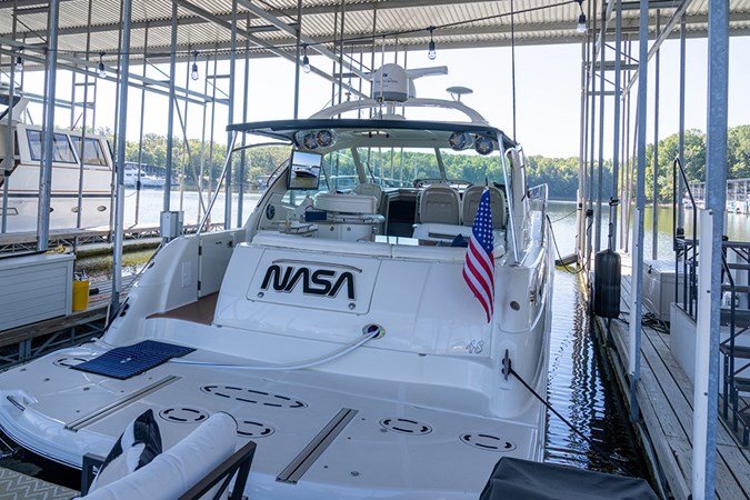 Transom (in slip)
