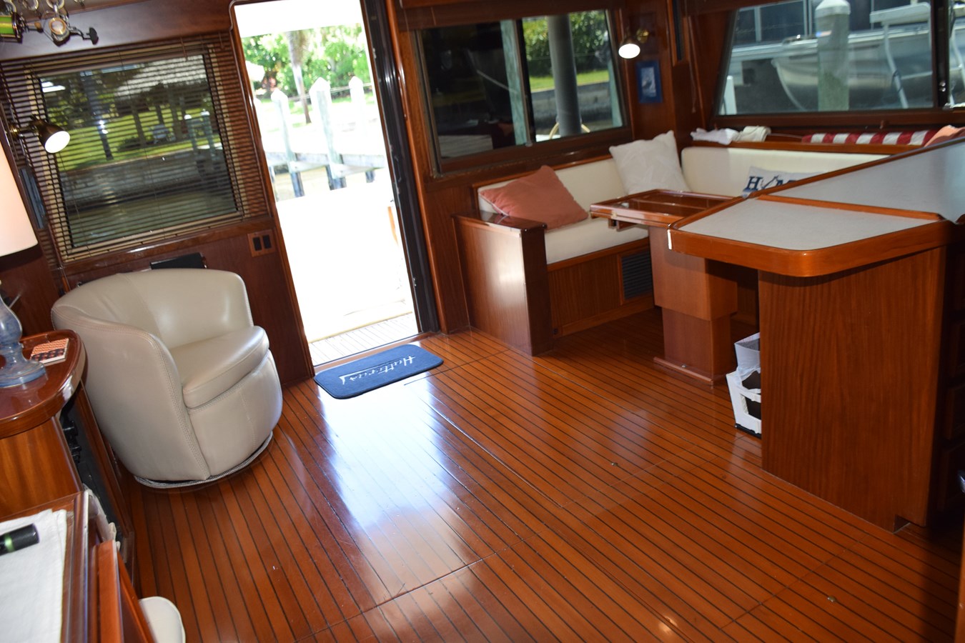 Salon with beautiful wood sole