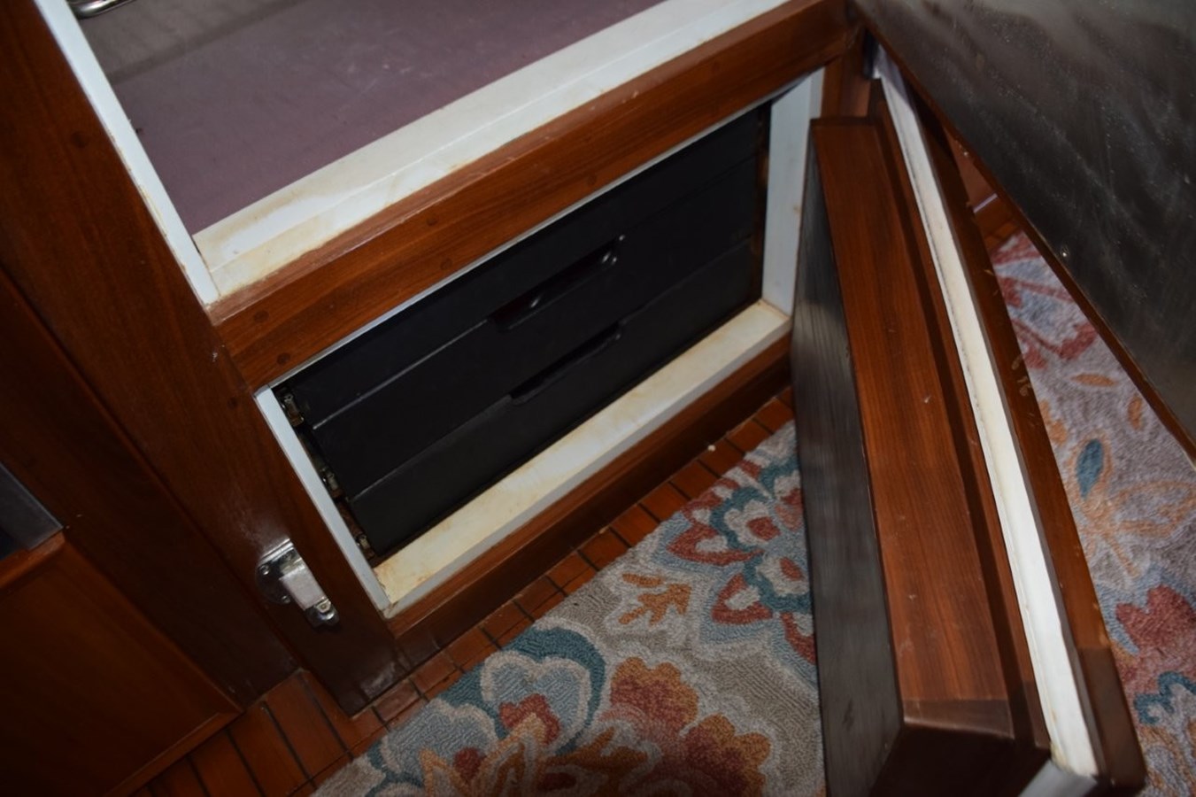 Wine cooler drawers below