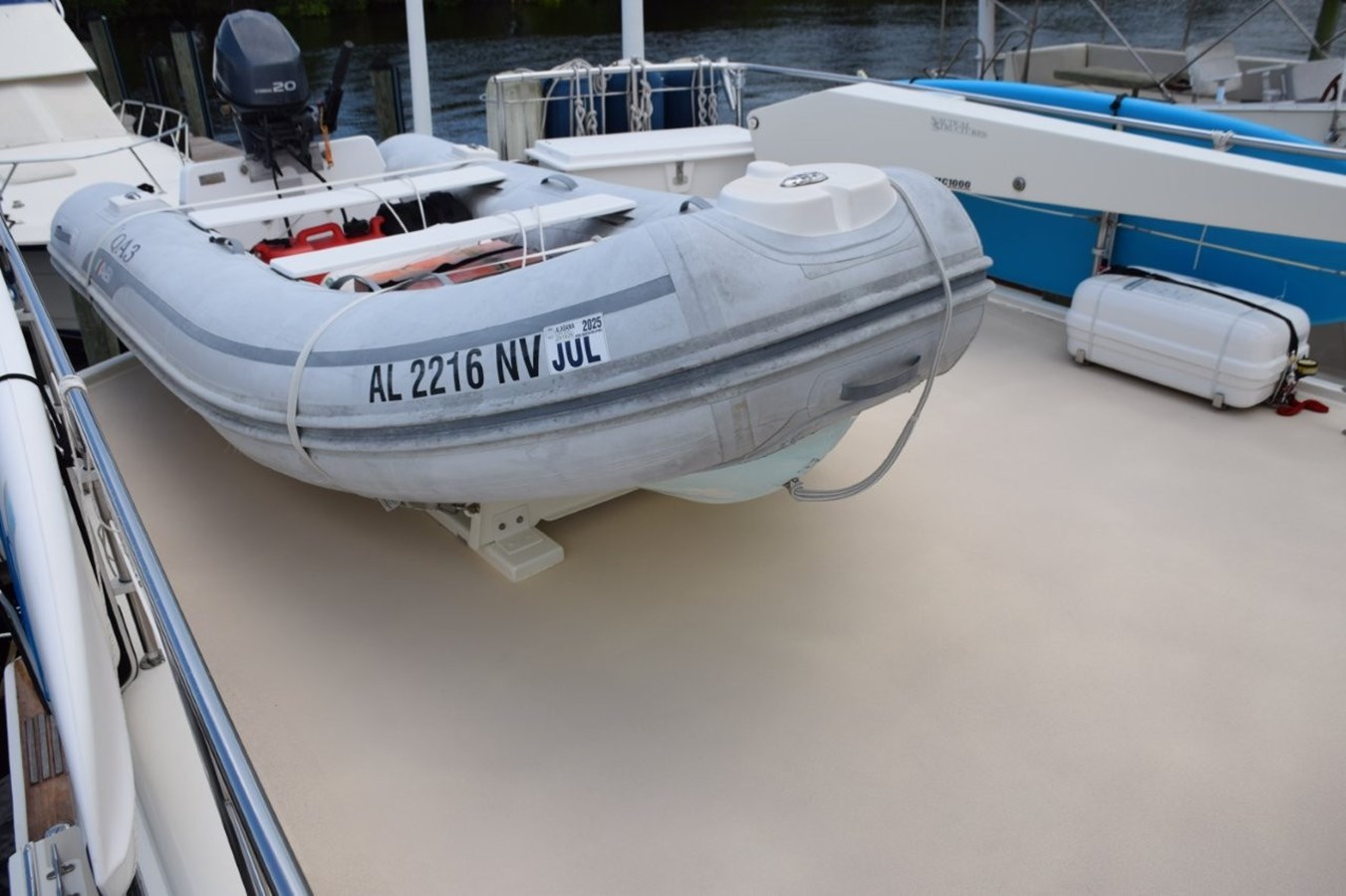 AB tender mounted aft