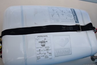 Newer 6-man Viking emergancy cannister raft