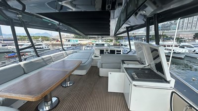 AURORA 5 Flybridge