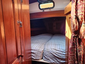 HEURE BLEUE 26 V berth cabin
