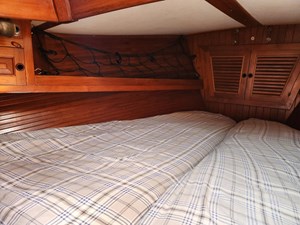 HEURE BLEUE 27 V berth port