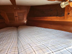 HEURE BLEUE 28 V berth starboard