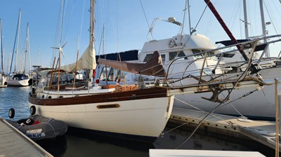 HEURE BLEUE 42 Dockside starboard