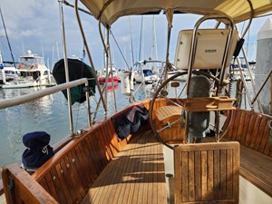 HEURE BLEUE 47 Cockpit aft