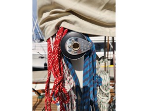HEURE BLEUE 57 Mast winch