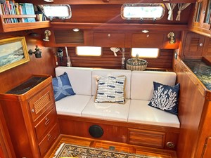 BEAU GESTE 23 Little Harbor 60, BEAU GESTE, Main Salon Starboard