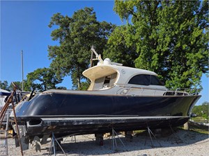 51' Mochi 2005 Dolphin 2 