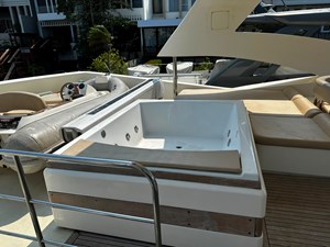 GALLEN 5 Jacuzzi in Flybridge