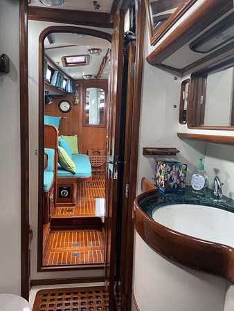 MALAMOK, Little Harbor 46 Aft Head
