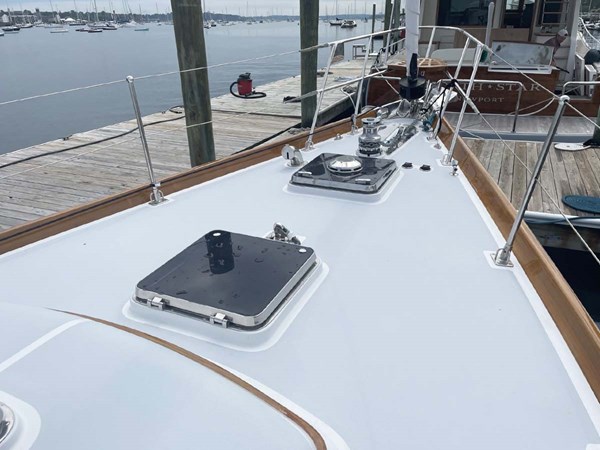 MALAMOK, Little Harbor 46 Foredeck