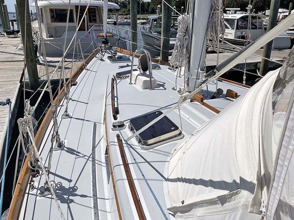 MALAMOK, Little Harbor 46 Deck, Fwd.