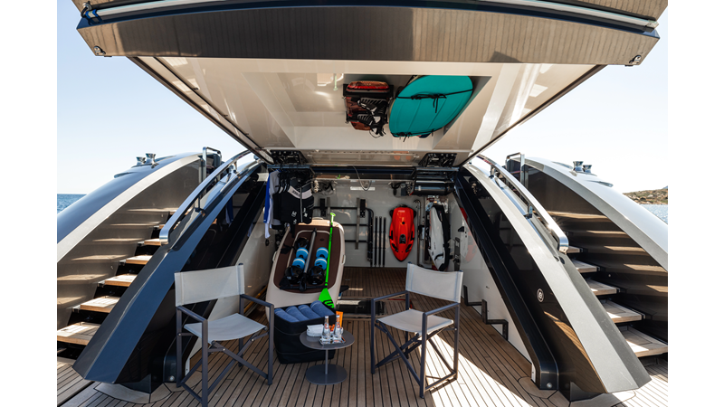 FLYING DAGGER III - Yacht for sale