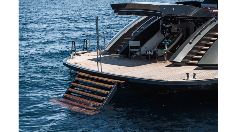 FLYING DAGGER III - Yacht for sale