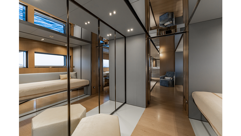 FLYING DAGGER III - Yacht for sale