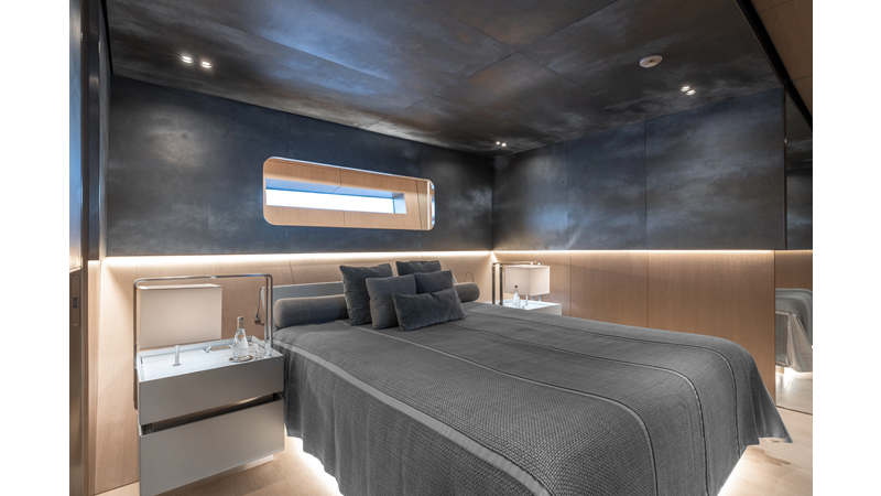 FLYING DAGGER III - Yacht for sale