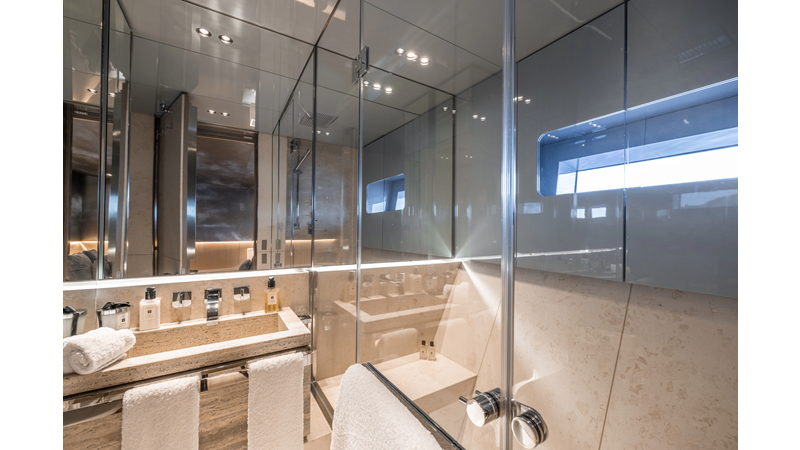 FLYING DAGGER III - Yacht for sale